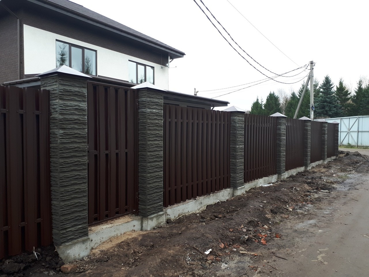 Забор шахматка 40м из штакетника столбы под камень фото3 в Нижнем Тагиле