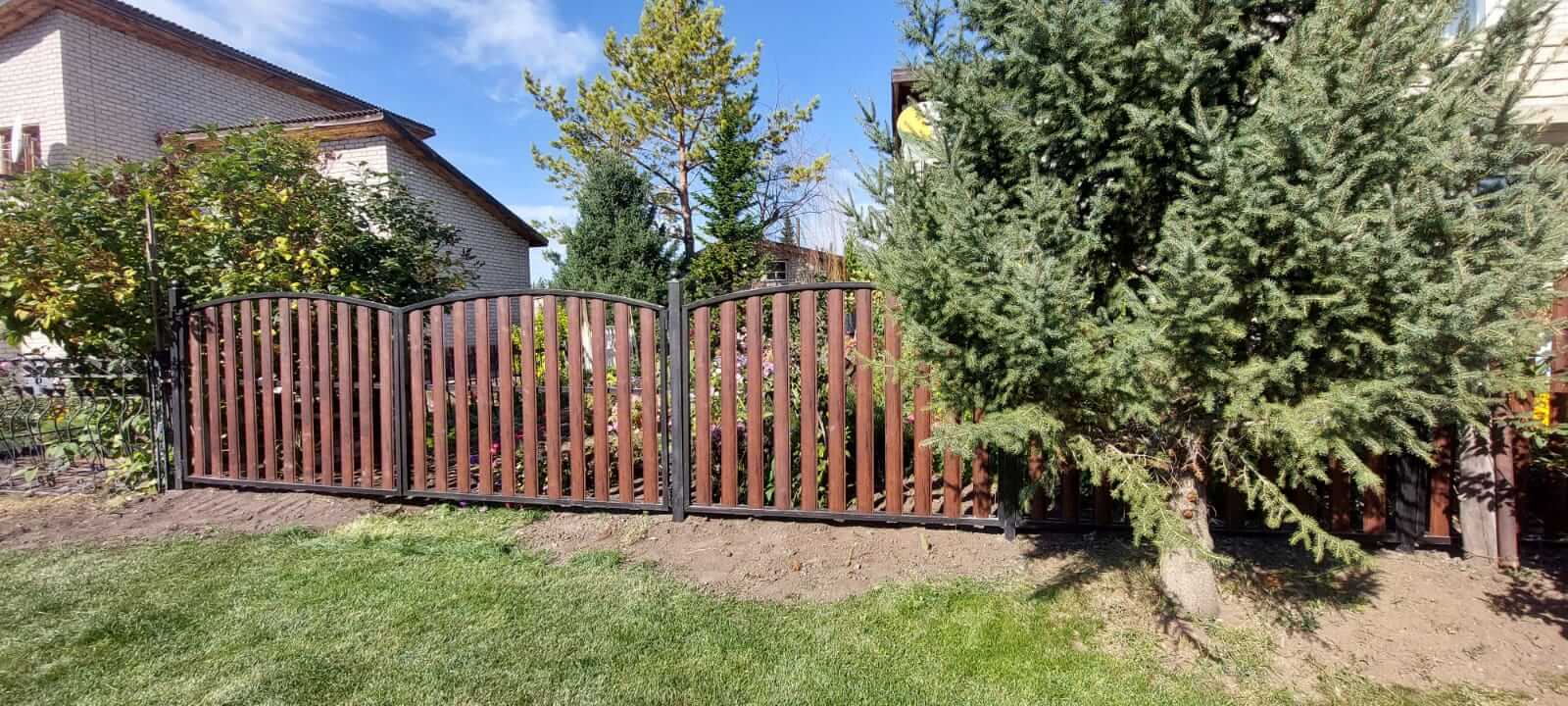 забор из штакетника каштан красный фото4 в Нижнем Тагиле