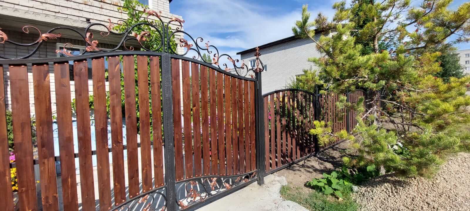 забор из штакетника каштан красный фото1 в Нижнем Тагиле