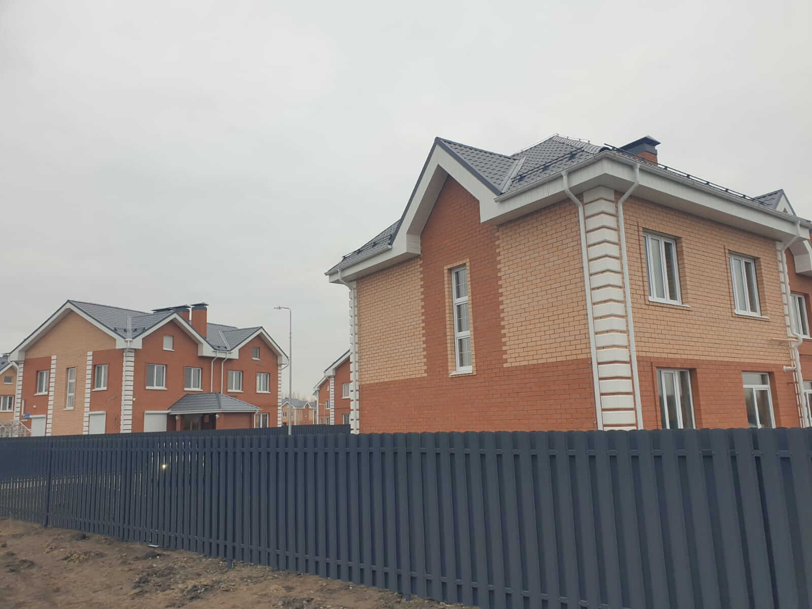 Забор из штакетника 230м Серый Графит фото1 в Нижнем Тагиле