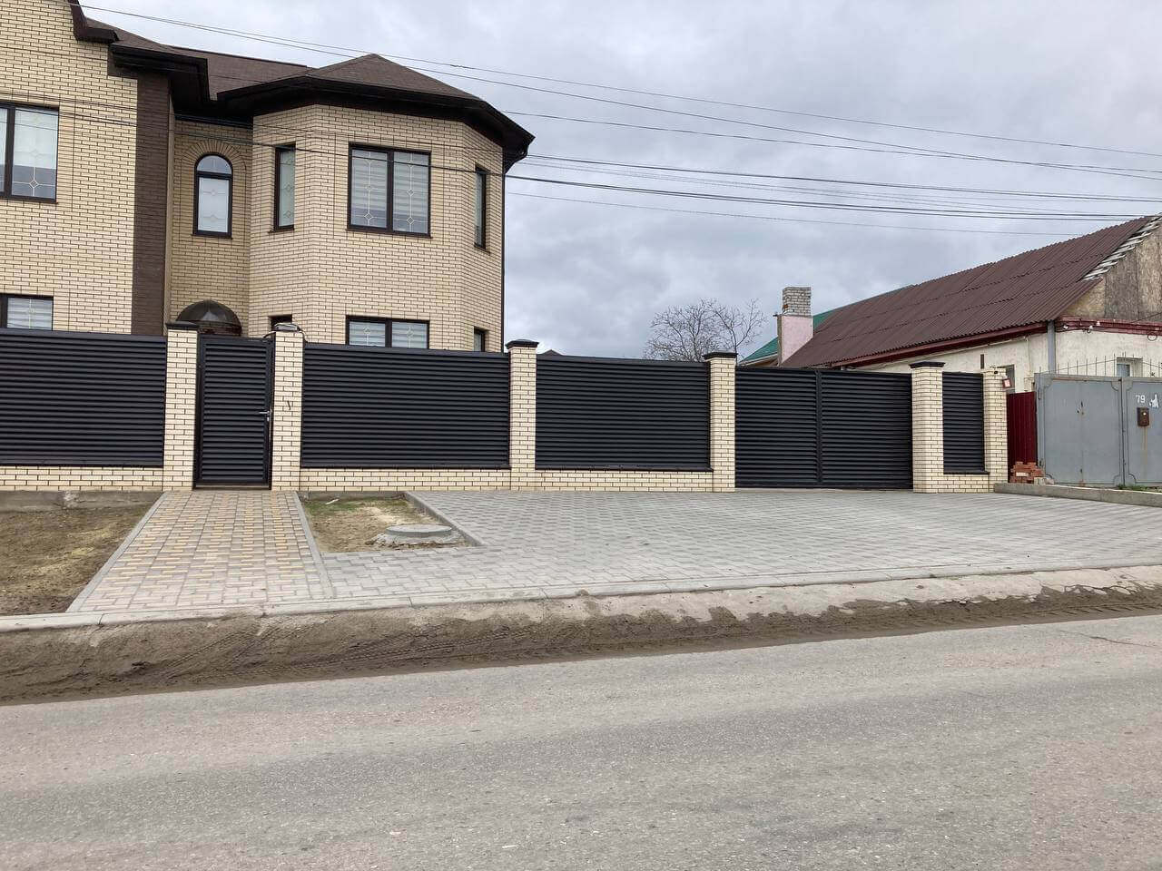 Забор с ламелями Еврожалюзи RAL8019/8019 темный Шоколад МАТТЕ фото3 в Нижнем Тагиле