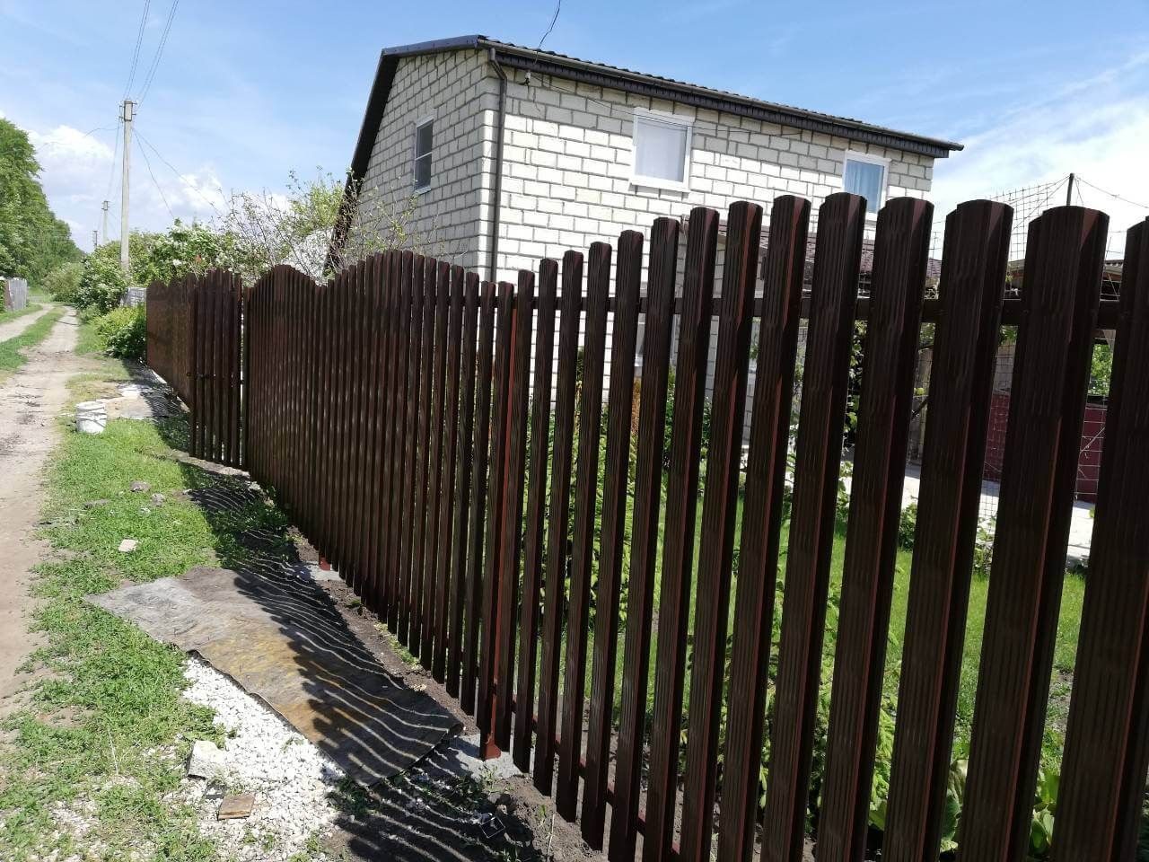 Забор из евроштакетника Плетенка 19м RAL8017 Шоколад в Нижнем Тагиле