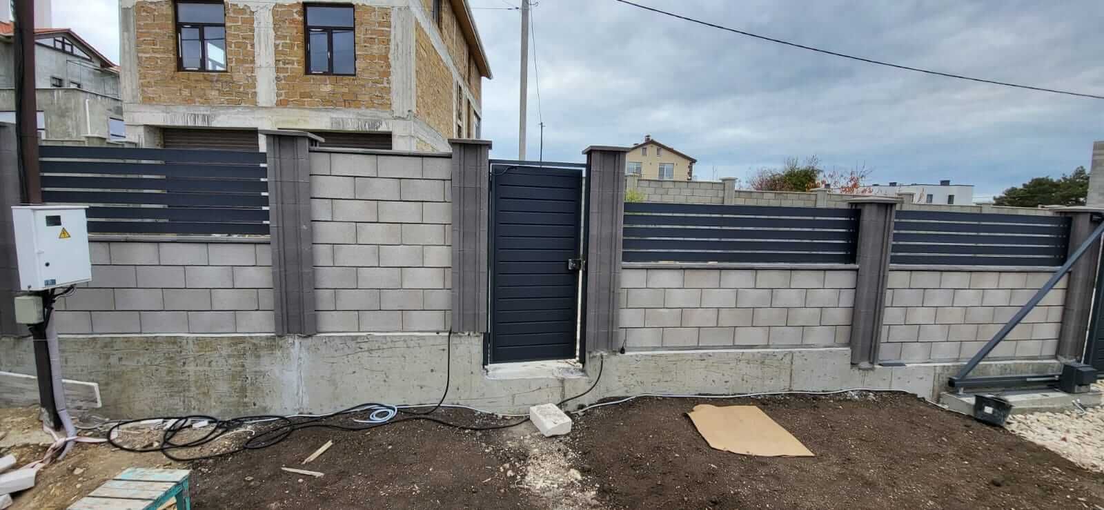 Забор-ранчо из металлопланкена 28м RAL7024 Серый Графит МАТТЕ фото 6 в Нижнем Тагиле