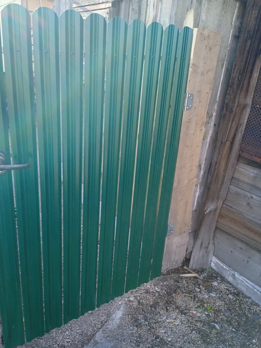 Калитка из штакетника ЭКО-М RAL6005/6005 Зеленый Мох двусторонний фото 1 в Нижнем Тагиле