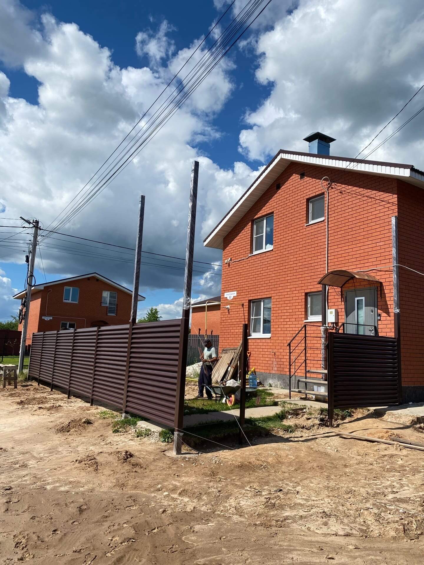 Забор-жалюзи из ламелей еврожалюзи 14м RAL8017 Шоколад фото 1 в Нижнем Тагиле