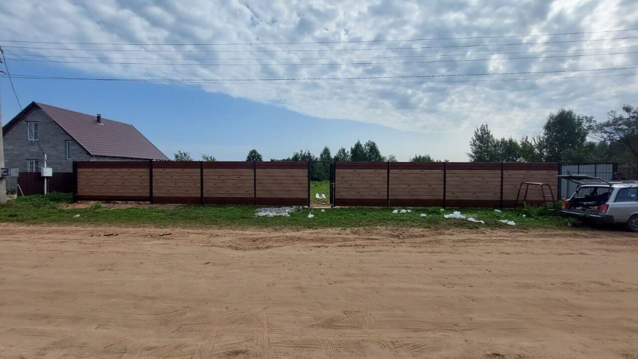 Забор из металлосайдинга Евро-Брус 34м Клен Светлый (SteelArt) + Темное Дерево (Printech) фото 3 в Нижнем Тагиле
