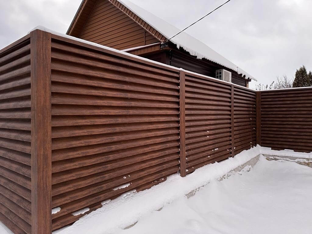 Забор-жалюзи из ламелей еврожалюзи 43м Каштан Printech фото 5 в Нижнем Тагиле