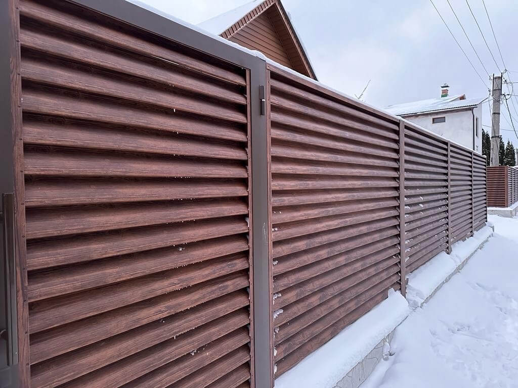 Забор-жалюзи из ламелей еврожалюзи 43м Каштан Printech фото 3 в Нижнем Тагиле