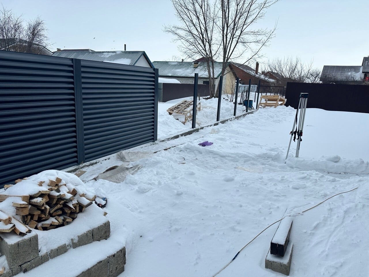 Забор-жалюзи из ламелей Еврожалюзи 32м RAL7024/7024 Серый Графит двусторонний фото 3 в Нижнем Тагиле