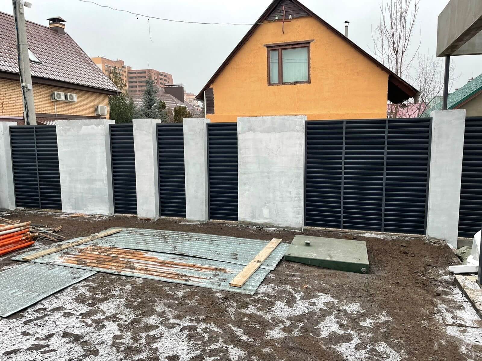 Забор из ламелей еврожалюзи 28м RAL7024/7024 Серый Графит двусторонний в Нижнем Тагиле