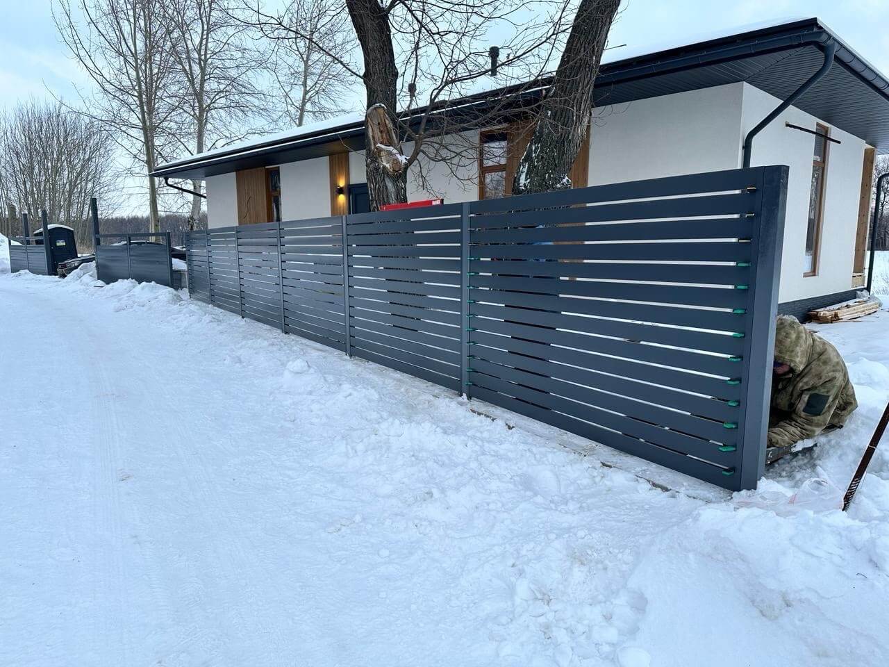 Забор-ранчо из металлопланкена 37м RAL7024 Серый Графит фото 3 в Нижнем Тагиле