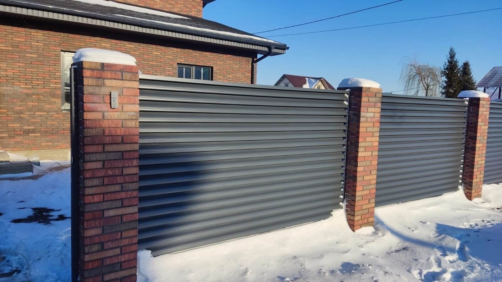 Забор-жалюзи с ламелями еврожалюзи 34м RAL7024/7024 Серый Графит двусторонний в Нижнем Тагиле