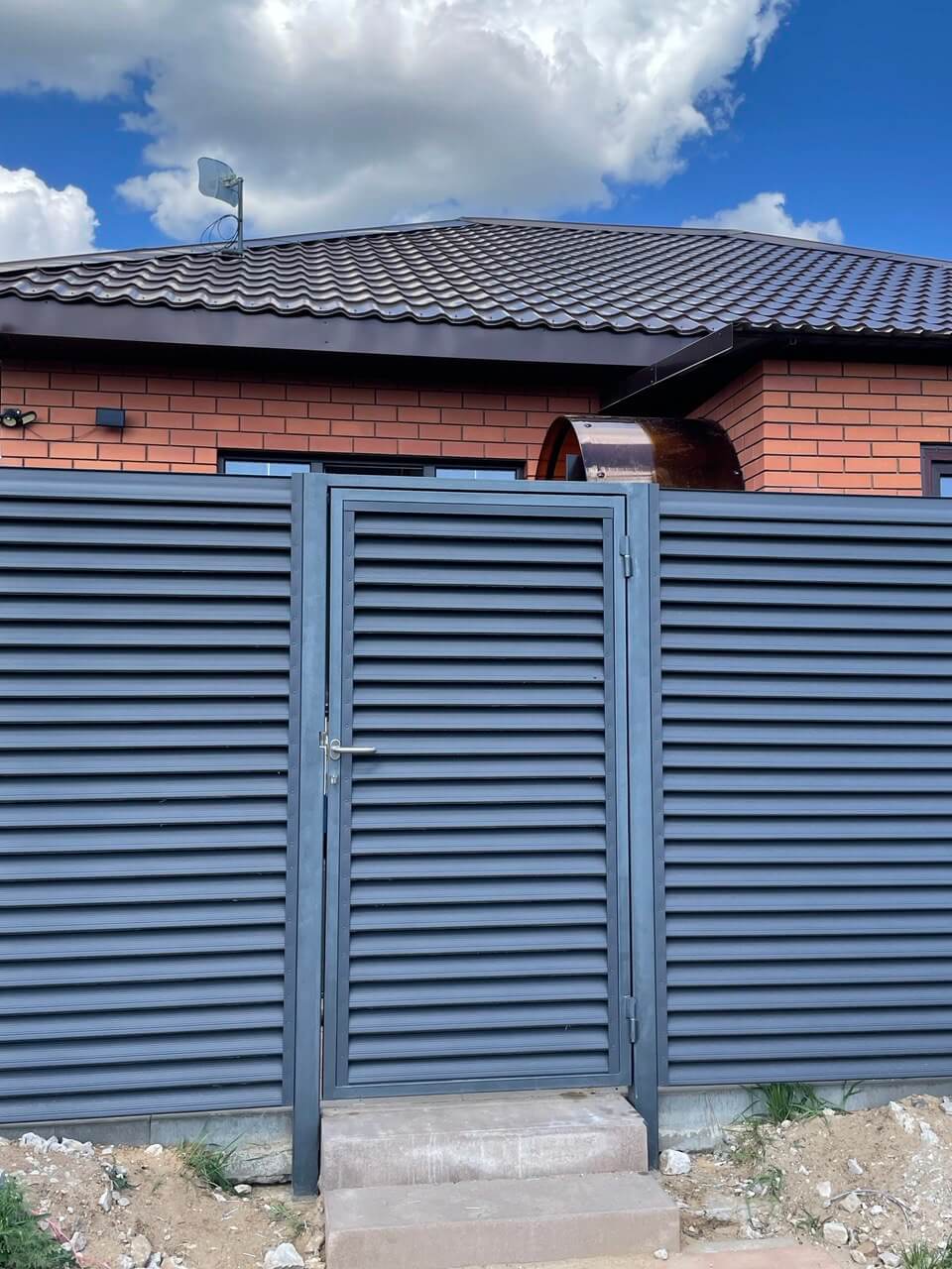 Забор из ламелей еврожалюзи 24м RAL7024 Серый Графит МАТТЕ фото 2 в Нижнем Тагиле