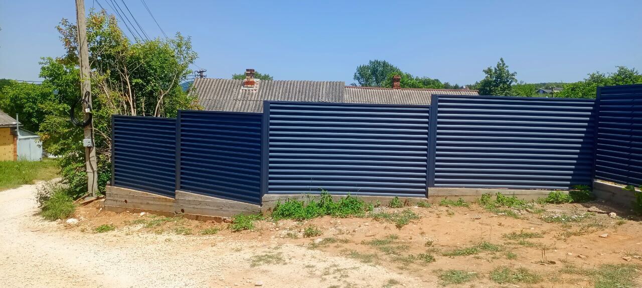 Забор-жалюзи из ламелей Еврожалюзи 53м RAL7024 Серый Графит МАТТЕ фото 6 в Нижнем Тагиле