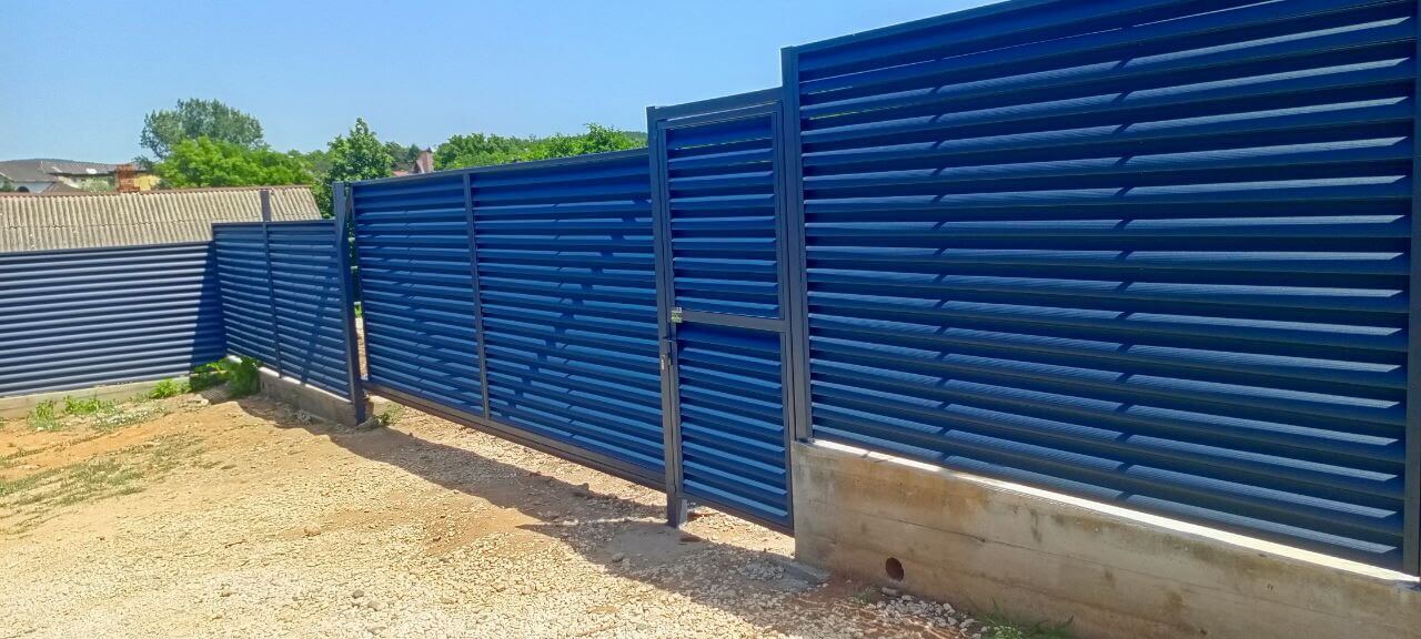 Забор-жалюзи из ламелей Еврожалюзи 53м RAL7024 Серый Графит МАТТЕ фото 15 в Нижнем Тагиле
