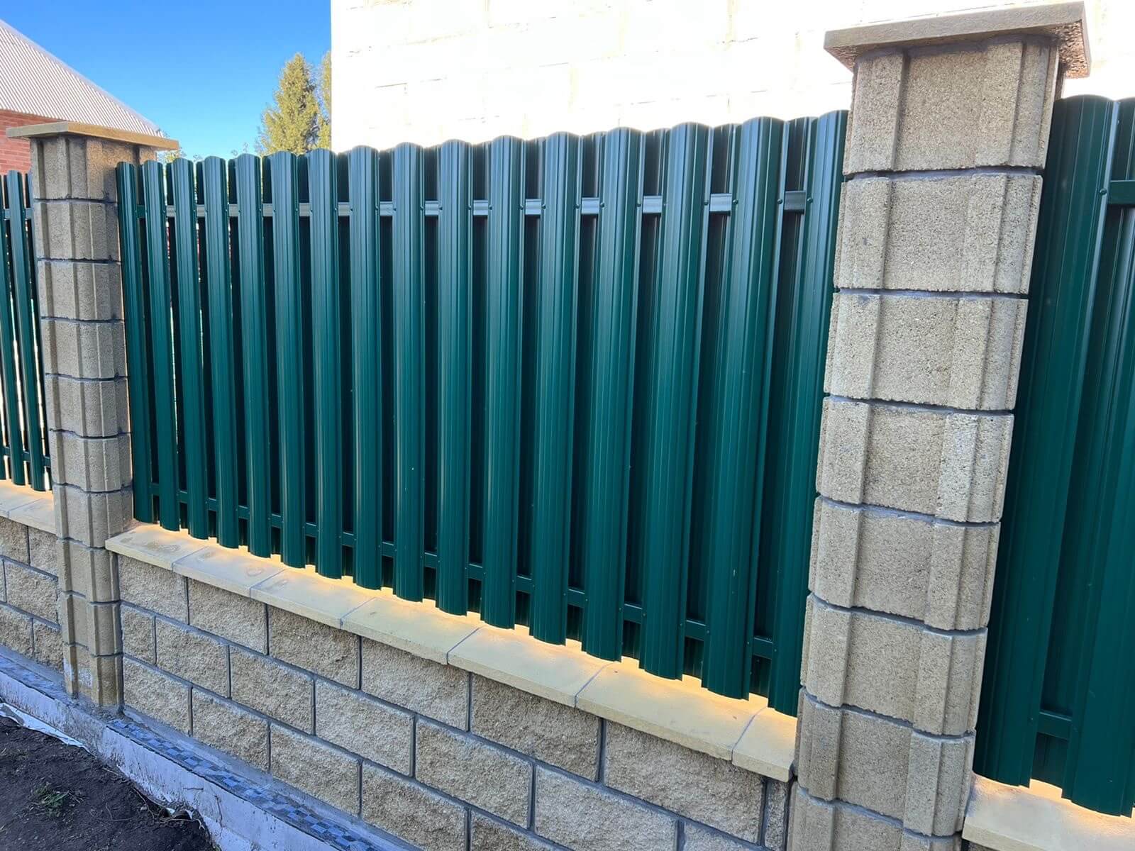 Забор из евроштакетника 22м RAL6005/6005 Зеленый Мох двусторонний фото 6 в Нижнем Тагиле