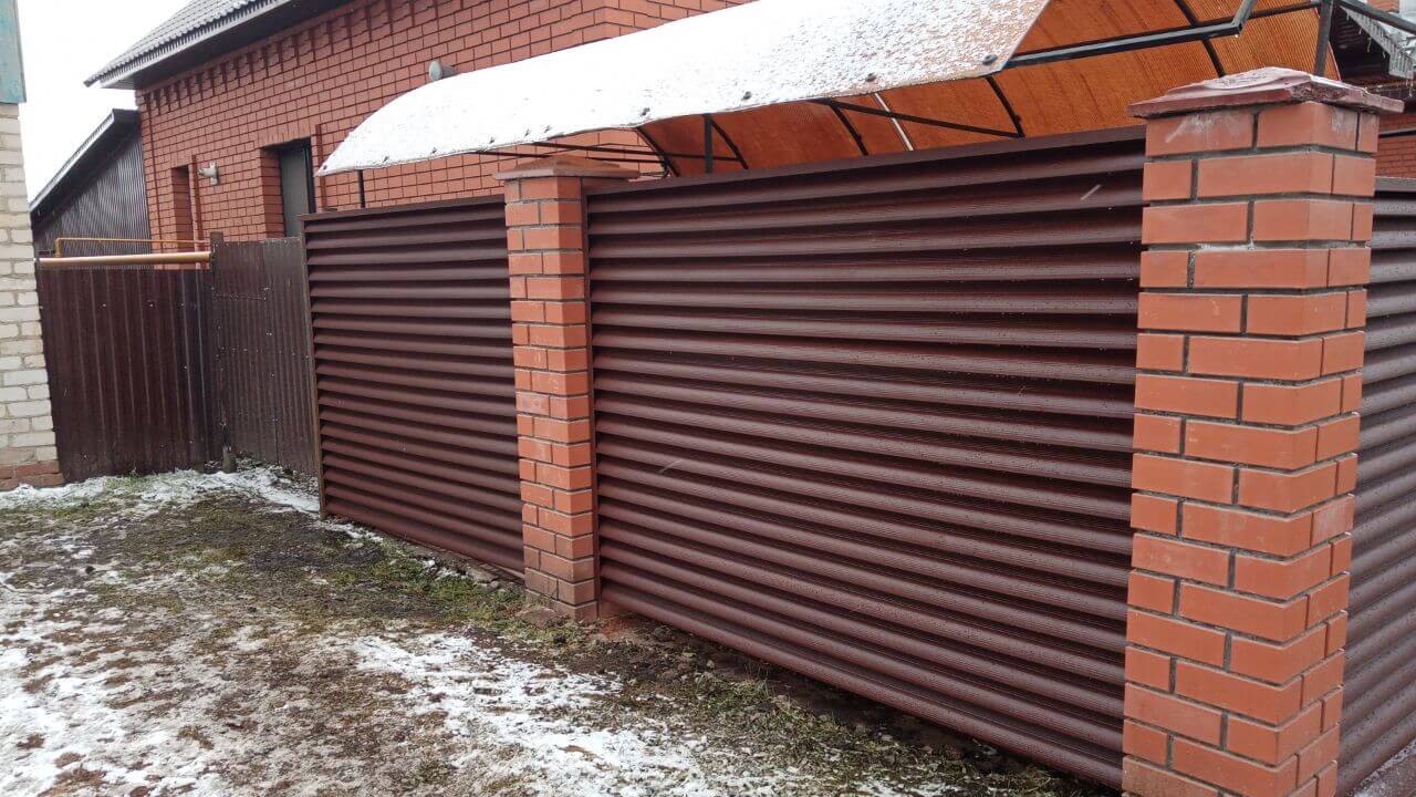 Забор из ламелей еврожалюзи 12м RAL8017/8017 Шоколад двусторонний МАТТЕ фото 4 в Нижнем Тагиле