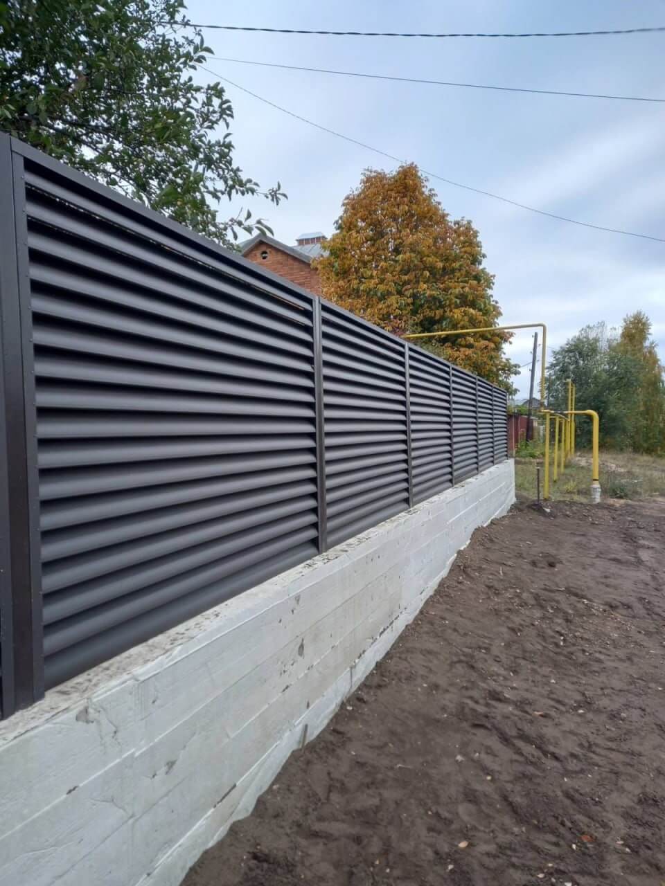 Забор из ламелей еврожалюзи 34м RAL8019/8019 Темный Шоколад двусторонний МАТТЕ в Нижнем Тагиле