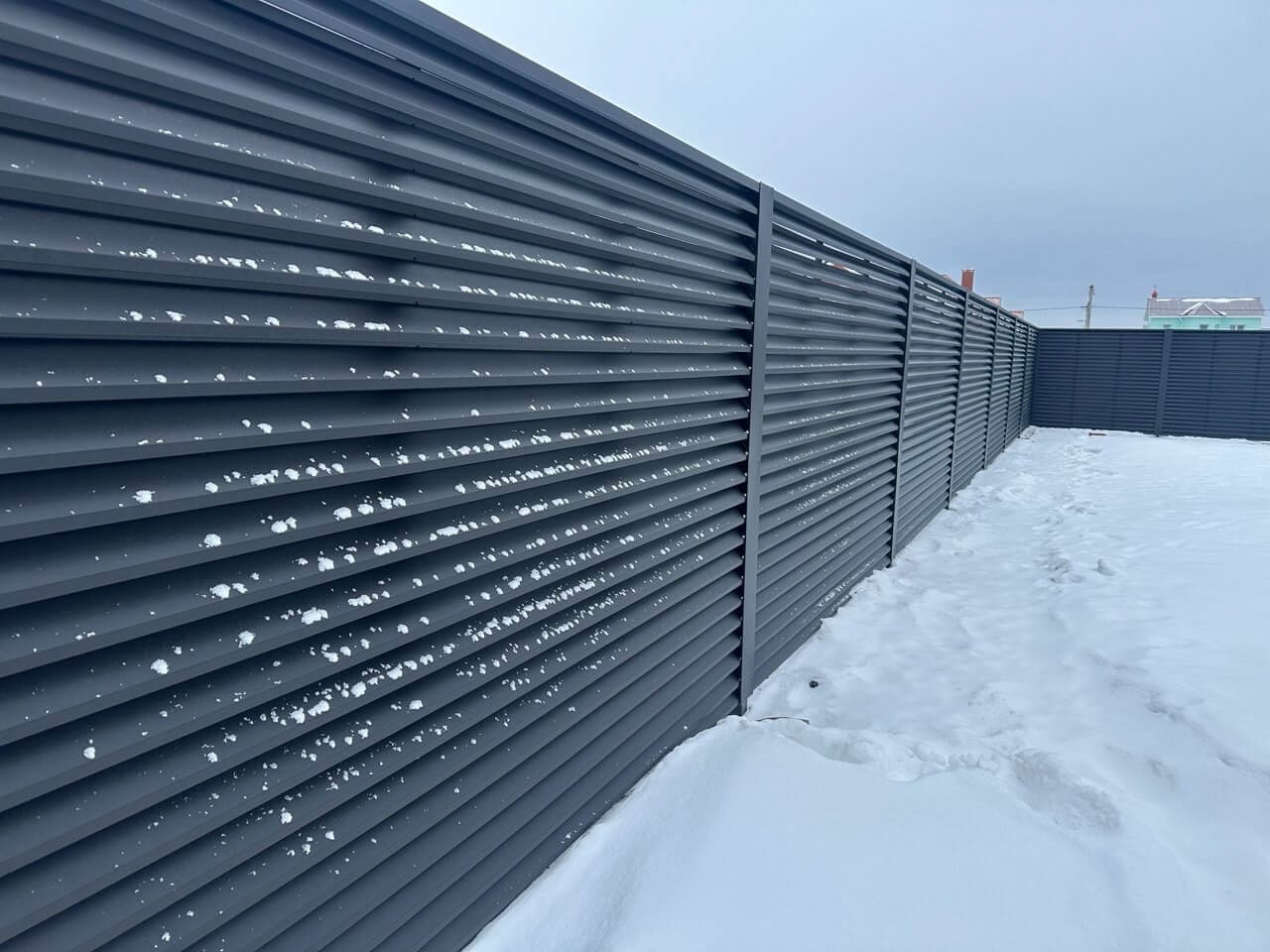 Забор-жалюзи из ламелей ЭКО-Z 130м RAL9005 Черный МАТТЕ в Нижнем Тагиле