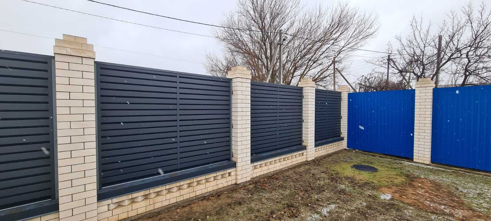 Забор-жалюзи из ламелей Хай-Тек 23м RAL7024/7024 Серый Графит двусторонний МАТТЕ фото 6 в Нижнем Тагиле
