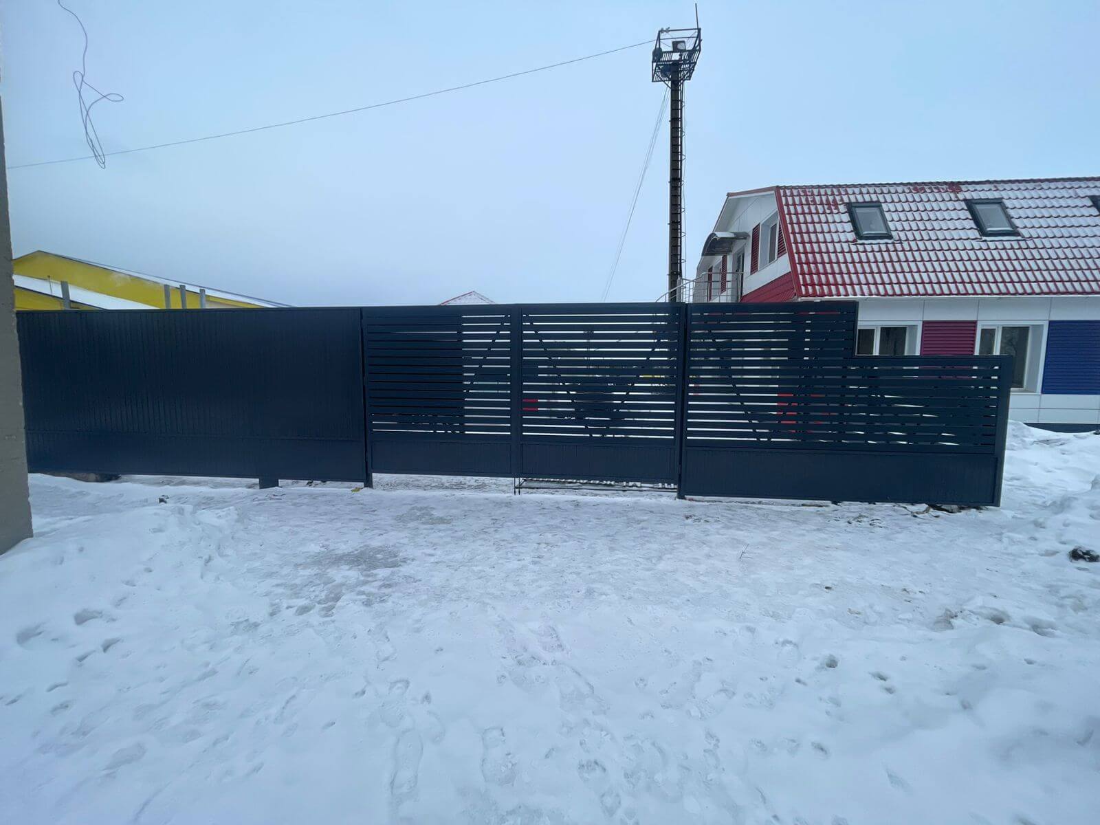 Забор-ранчо из металлического планкена 11м RAL7024 Серый Графит фото 2 в Нижнем Тагиле