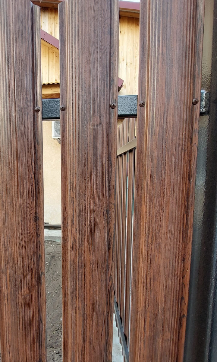 Забор из евроштакетника 13м Античный Дуб SteelArt двусторонний фото 1 в Нижнем Тагиле