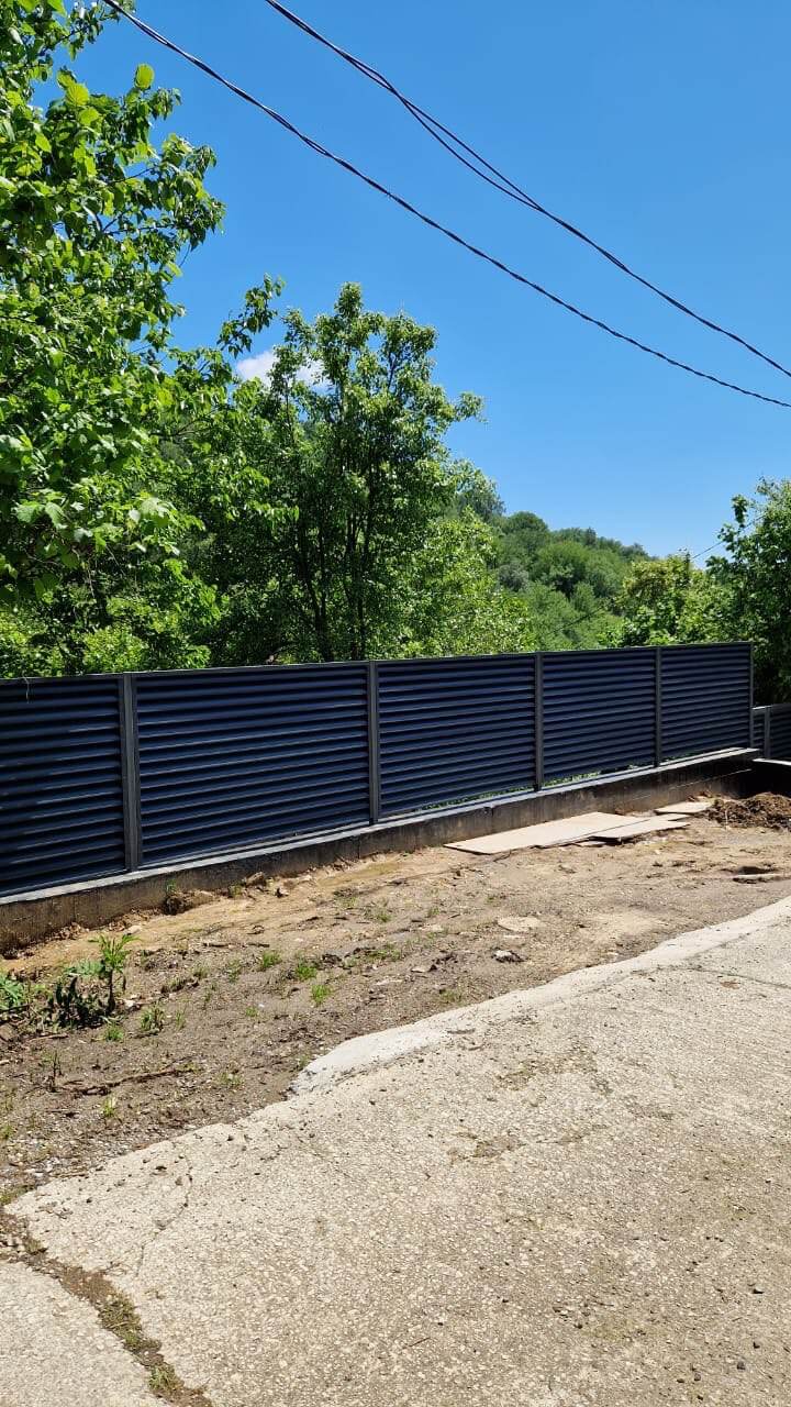 Забор-жалюзи из ламелей еврожалюзи 23м RAL7024/7024 Серый Графит двусторонний МАТТЕ фото 2 в Нижнем Тагиле