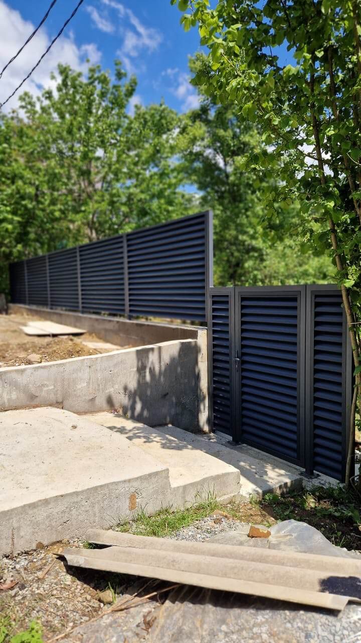 Забор-жалюзи из ламелей еврожалюзи 23м RAL7024/7024 Серый Графит двусторонний МАТТЕ фото 1 в Нижнем Тагиле