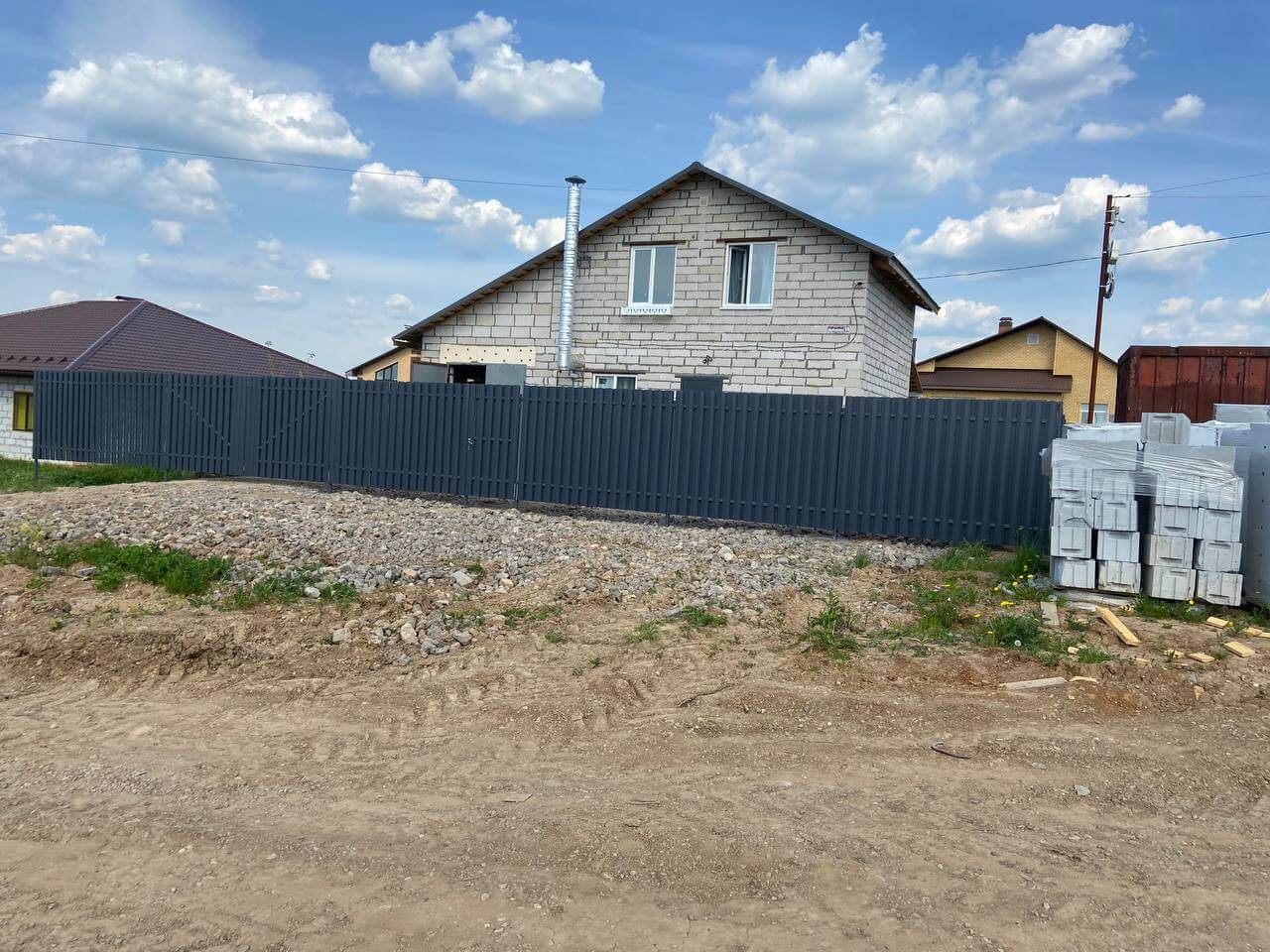 Забор из евроштакетника 16м RAL7024 Серый Графит фото 6 в Нижнем Тагиле