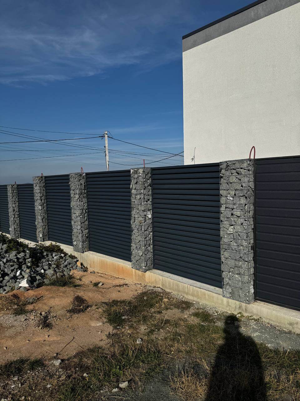 Забор-жалюзи из ламелей ЭКО-Z-US усиленных 36м RAL7024/7024 Серый Графит двусторонний МАТТЕ фото 6 в Нижнем Тагиле