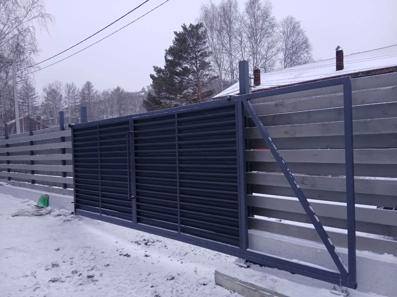 Входная группа из ламелей Хай-Тек RAL7024/7024 Серый Графит двусторонний МАТТЕ фото 4 в Нижнем Тагиле