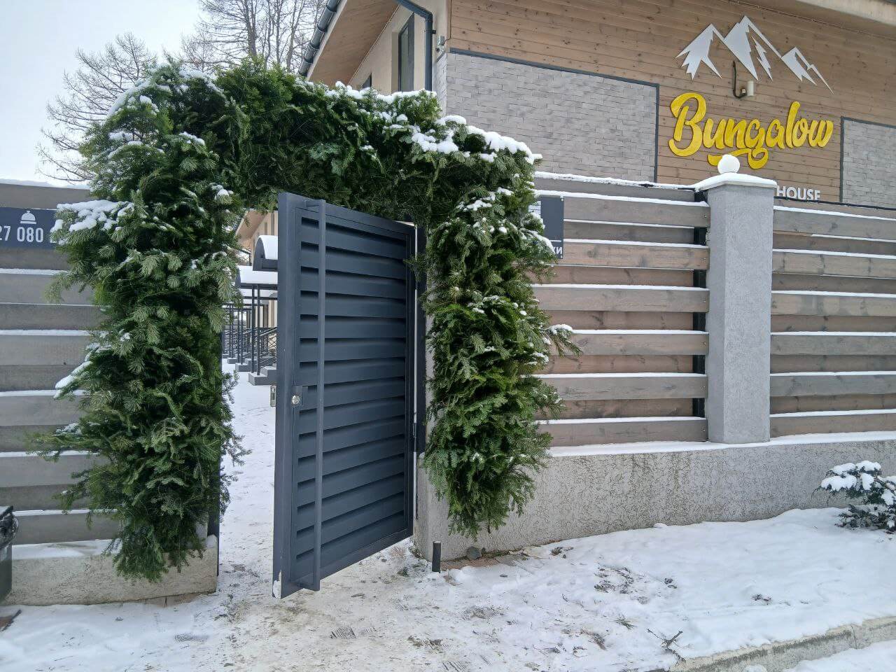 Входная группа из ламелей Хай-Тек RAL7024/7024 Серый Графит двусторонний МАТТЕ фото 15 в Нижнем Тагиле