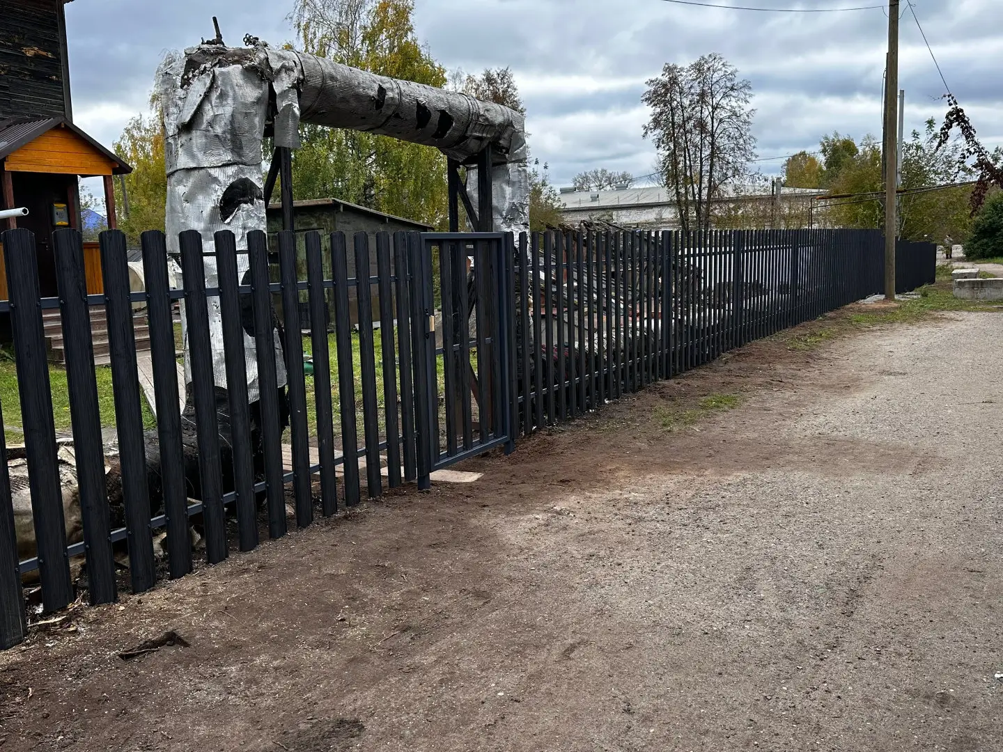 Забор из евроштакетника 63м Черное Дерево 3D Принтек фото 5 в Нижнем Тагиле