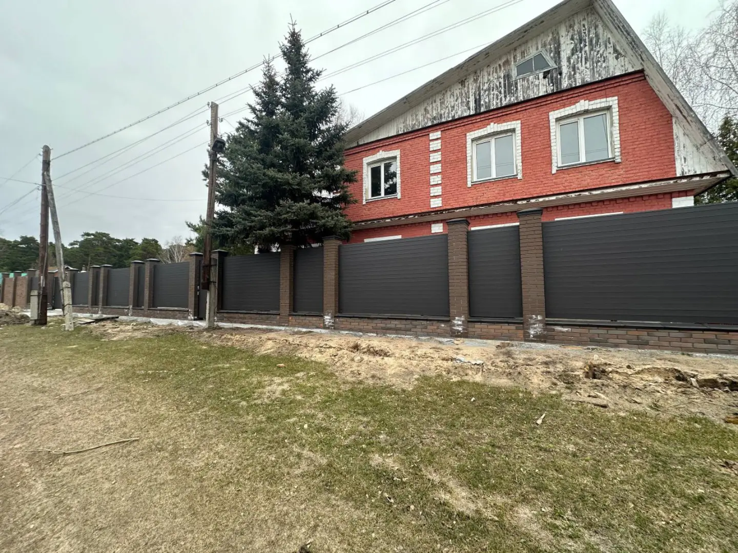 Забор-ранчо из металлического планкена 28м RAL8019 Темный Шоколад МАТТЕ фото 2 в Нижнем Тагиле