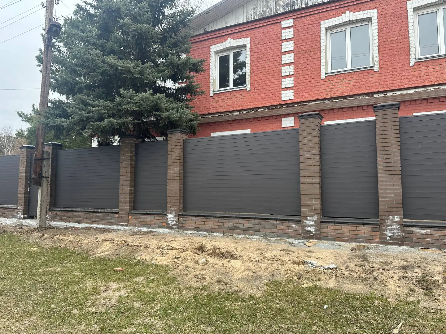 Забор-ранчо из металлического планкена 28м RAL8019 Темный Шоколад МАТТЕ в Нижнем Тагиле