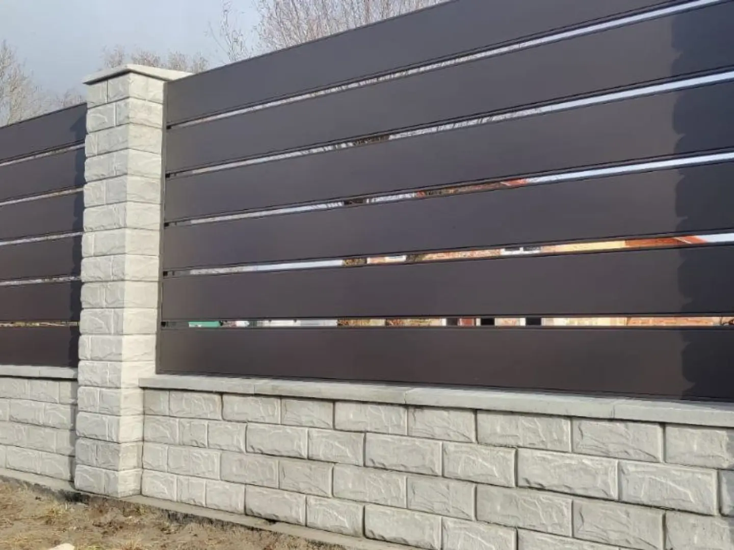 Забор-ранчо из металлопланкена 32м RAL8019 Темный Шоколад МАТТЕ фото 3 в Нижнем Тагиле