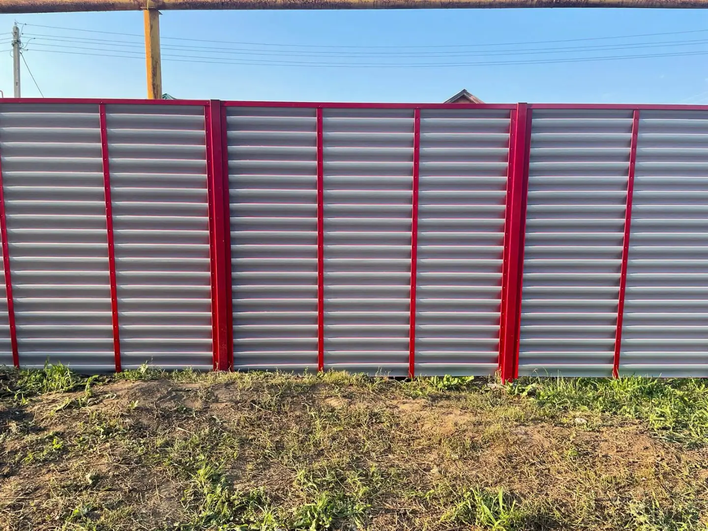 Забор-жалюзи из ламелей Еврожалюзи 24м RAL3003 Рубин фото 5 в Нижнем Тагиле